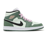 Davenzarry | Women's Air Jordan 1 Mid SE 'Dutch Green' | View 1